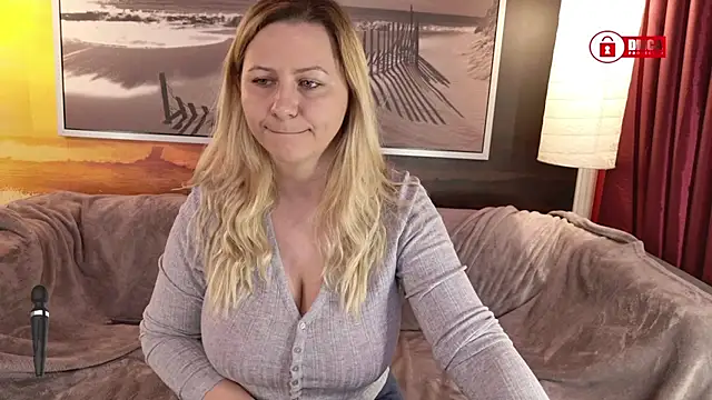 Snapshot of BigBoobsARRI chatting on 03/05/25, 06:54 BigBoobsARRI online show from 03/05/25, 06:54