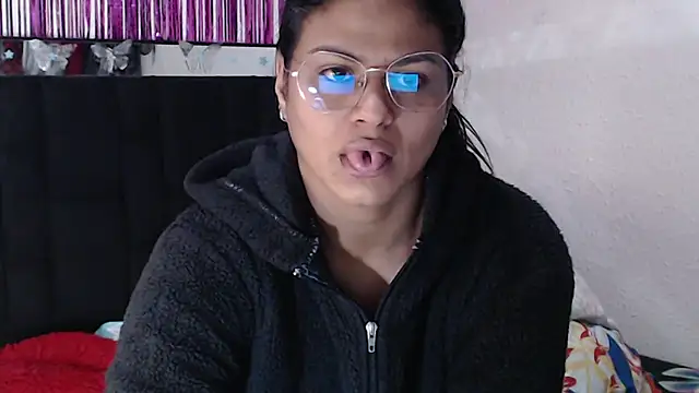 Snapshot of SweetAlmaa chatting on 04/17/26, 09:56 SweetAlmaa online show from 04/17/26, 09:56