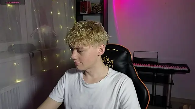 Keytaro online show from 03/08/25, 08:14