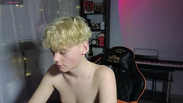 Keytaro online show from 03/11/25, 08:42