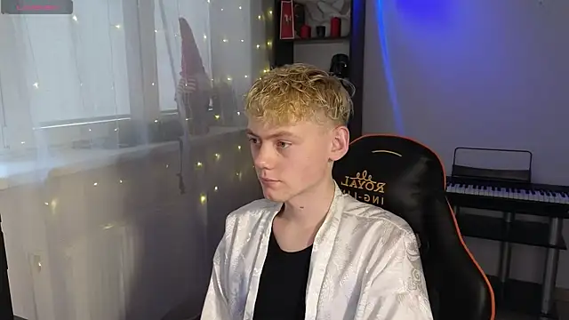 Keytaro online show from 03/19/25, 02:57