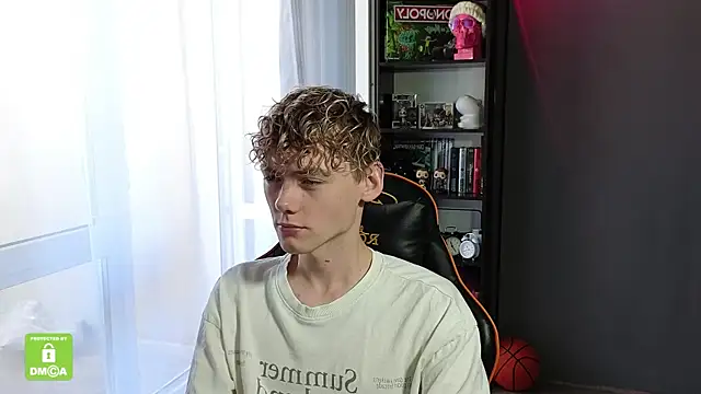 Keytaro online show from 09/24/25, 10:18