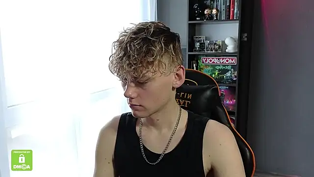 Keytaro online show from 10/31/25, 10:49