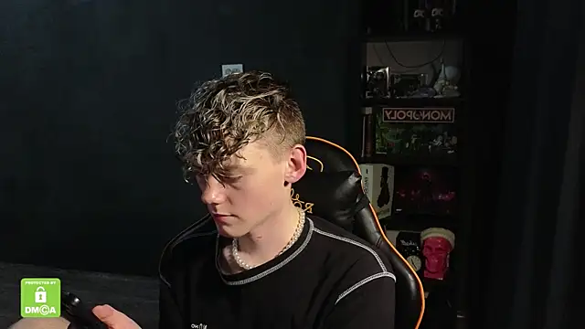 Keytaro online show from 11/24/25, 09:25