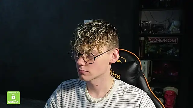 Keytaro online show from 11/28/25, 09:23