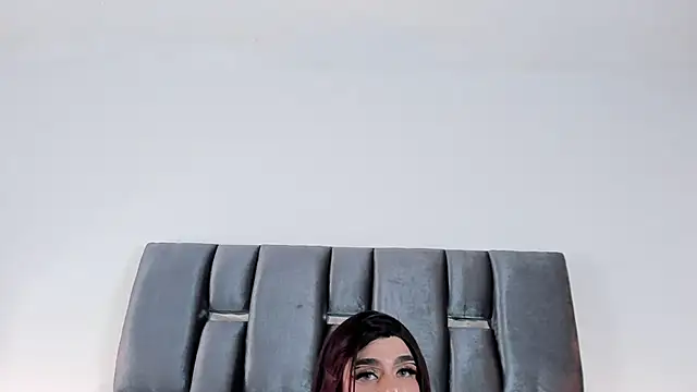 Snapshot of LucyGiraldo chatting on 01/18/25, 02:14 LucyGiraldo online show from 01/18/25, 02:14