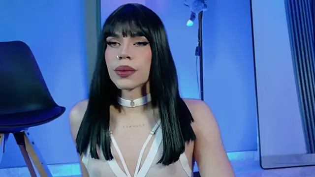 Snapshot of LucyGiraldo chatting on 09/27/25, 01:21 LucyGiraldo online show from 09/27/25, 01:21