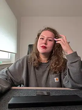 Snapshot of Fancy-Francy chatting on 12/13/24, 11:55 Fancy-Francy online show from 12/13/24, 11:55