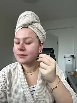 Snapshot of Fancy-Francy chatting on 02/18/25, 07:54 Fancy-Francy online show from 02/18/25, 07:54