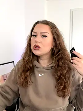 Snapshot of Fancy-Francy chatting on 10/20/25, 01:44 Fancy-Francy online show from 10/20/25, 01:44