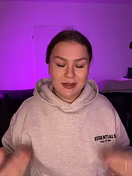 Snapshot of Fancy-Francy chatting on 11/26/25, 06:42 Fancy-Francy online show from 11/26/25, 06:42