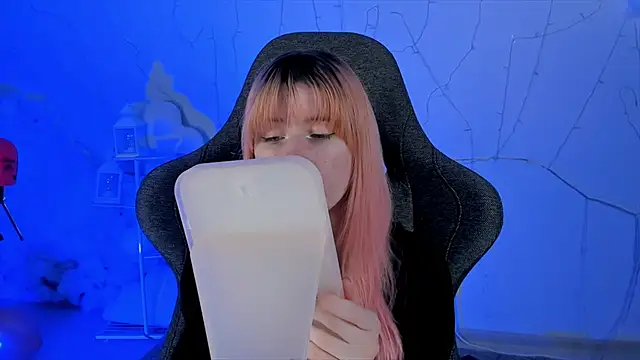 LexiWenford online show from 02/12/25, 05:58