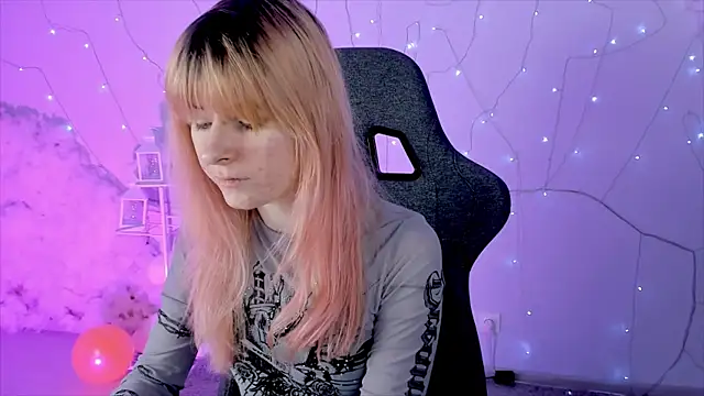 LexiWenford online show from 02/13/25, 02:45