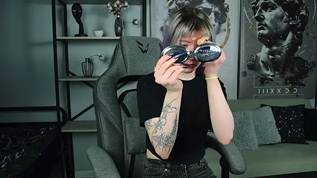 LexiWenford online show from 03/17/26, 02:49