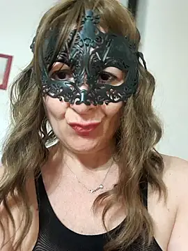 Snapshot of Viola8p chatting on 02/04/25, 10:32 Viola8p online show from 02/04/25, 10:32