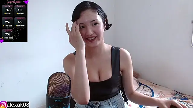 alexaa08 online show from 02/19/25, 04:44