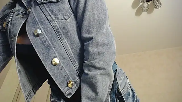 Snapshot of Devil_Goddess chatting on 01/19/25, 10:49 Devil Goddess online show from 01/19/25, 10:49