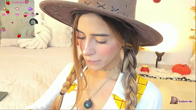 Snapshot of StormiRusso chatting on 10/24/25, 01:35 StormiRusso online show from 10/24/25, 01:35