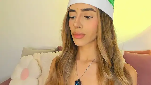 StormiRusso online show from 12/23/25, 01:03