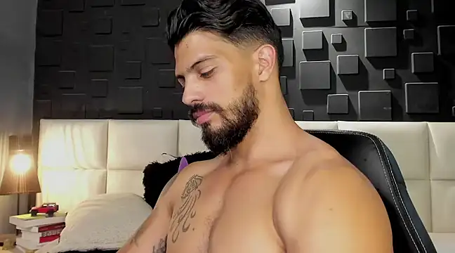 Snapshot of DannSaenz chatting on 02/12/25, 02:35 DannSaenz online show from 02/12/25, 02:35