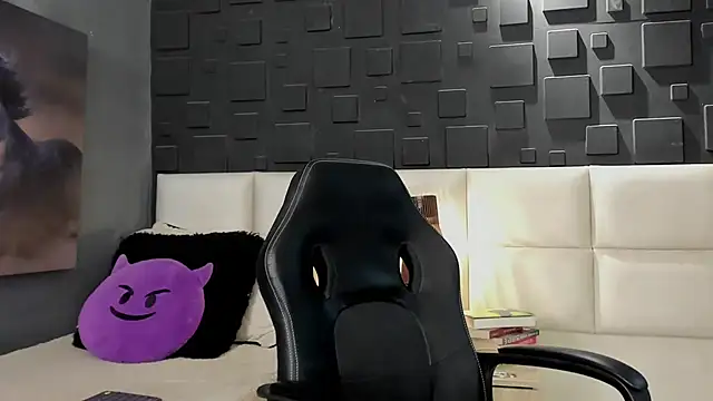 Snapshot of DannSaenz chatting on 02/12/25, 09:22 DannSaenz online show from 02/12/25, 09:22