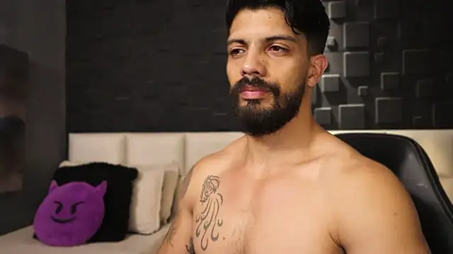 Snapshot of DannSaenz chatting on 02/13/25, 11:04 DannSaenz online show from 02/13/25, 11:04