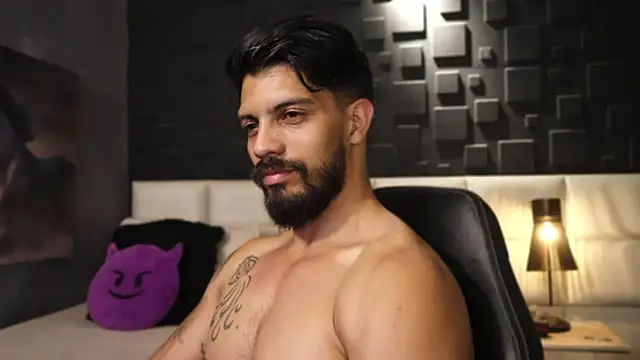 Snapshot of DannSaenz chatting on 02/14/25, 02:07 DannSaenz online show from 02/14/25, 02:07