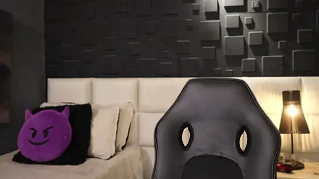 Snapshot of DannSaenz chatting on 02/14/25, 05:57 DannSaenz online show from 02/14/25, 05:57