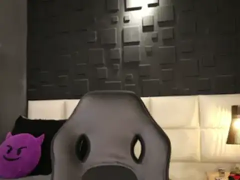 Snapshot of DannSaenz chatting on 02/18/25, 02:27 DannSaenz online show from 02/18/25, 02:27