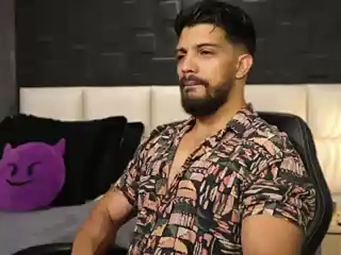 Snapshot of DannSaenz chatting on 02/20/25, 12:47 DannSaenz online show from 02/20/25, 12:47