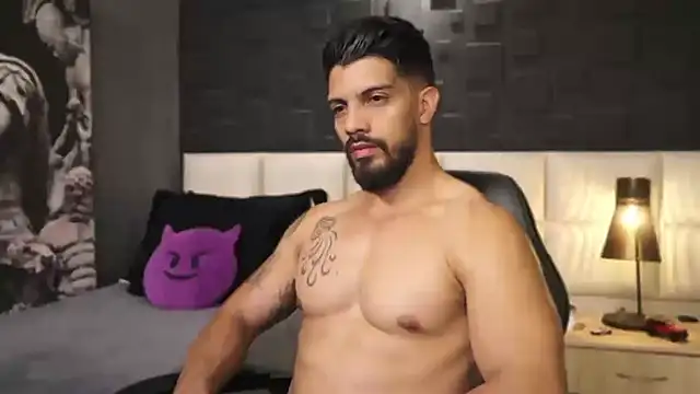 Snapshot of DannSaenz chatting on 02/21/25, 09:00 DannSaenz online show from 02/21/25, 09:00