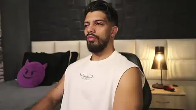 Snapshot of DannSaenz chatting on 02/22/25, 11:13 DannSaenz online show from 02/22/25, 11:13