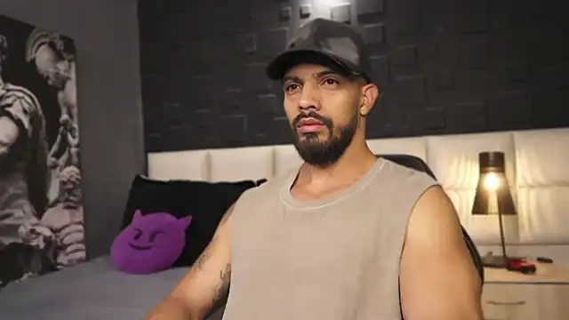 Snapshot of DannSaenz chatting on 02/23/25, 04:57 DannSaenz online show from 02/23/25, 04:57