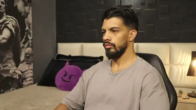 Snapshot of DannSaenz chatting on 02/25/25, 02:33 DannSaenz online show from 02/25/25, 02:33