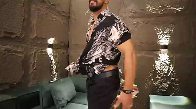 Snapshot of DannSaenz chatting on 03/04/25, 02:10 DannSaenz online show from 03/04/25, 02:10