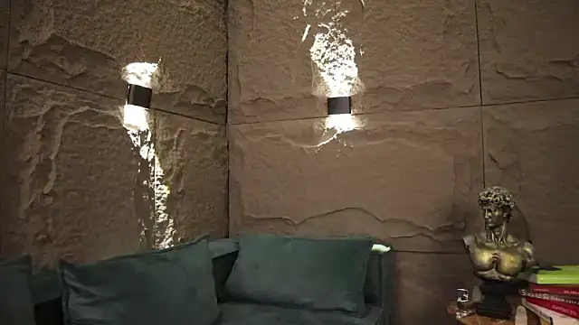 Snapshot of DannSaenz chatting on 03/07/25, 01:42 DannSaenz online show from 03/07/25, 01:42