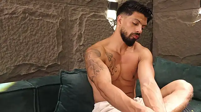 Snapshot of DannSaenz chatting on 03/11/25, 01:56 DannSaenz online show from 03/11/25, 01:56