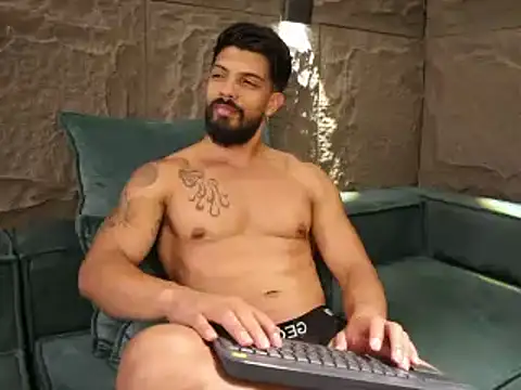 Snapshot of DannSaenz chatting on 03/13/25, 04:12 DannSaenz online show from 03/13/25, 04:12