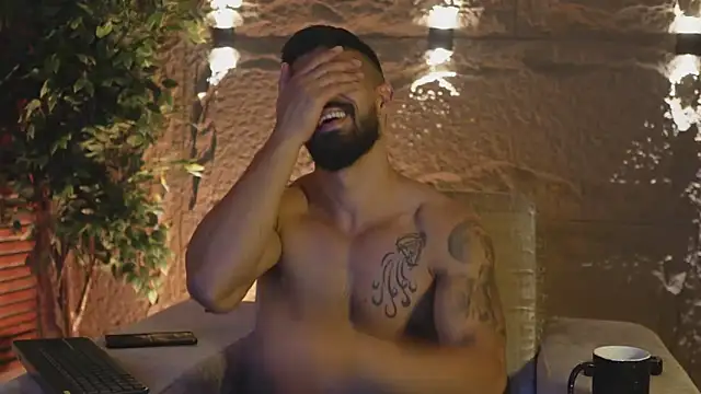 Snapshot of DannSaenz chatting on 09/25/25, 01:20 DannSaenz online show from 09/25/25, 01:20