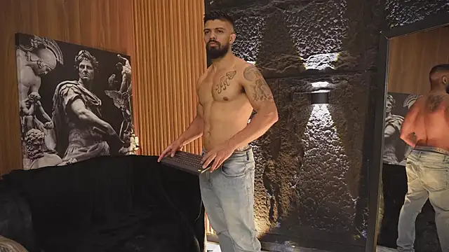 Snapshot of DannSaenz chatting on 10/05/25, 01:42 DannSaenz online show from 10/05/25, 01:42