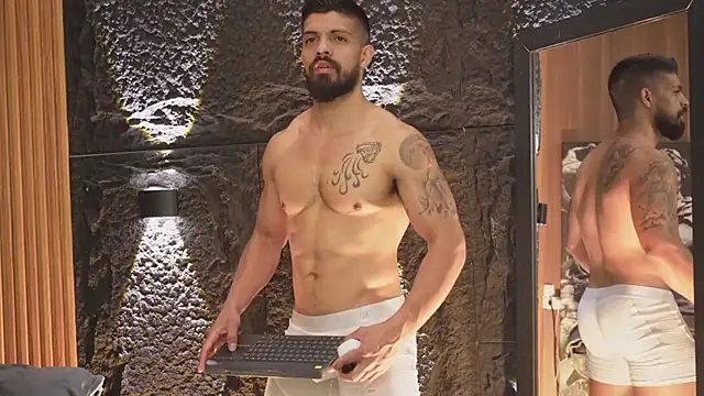 Snapshot of DannSaenz chatting on 10/07/25, 02:14 DannSaenz online show from 10/07/25, 02:14