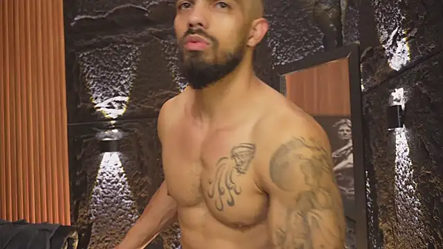 Snapshot of DannSaenz chatting on 10/11/25, 09:46 DannSaenz online show from 10/11/25, 09:46