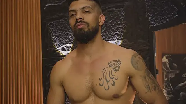 Snapshot of DannSaenz chatting on 10/15/25, 03:06 DannSaenz online show from 10/15/25, 03:06