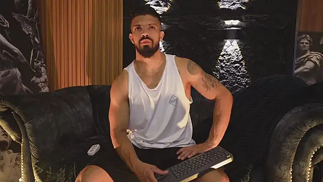 Snapshot of DannSaenz chatting on 10/29/25, 01:13 DannSaenz online show from 10/29/25, 01:13