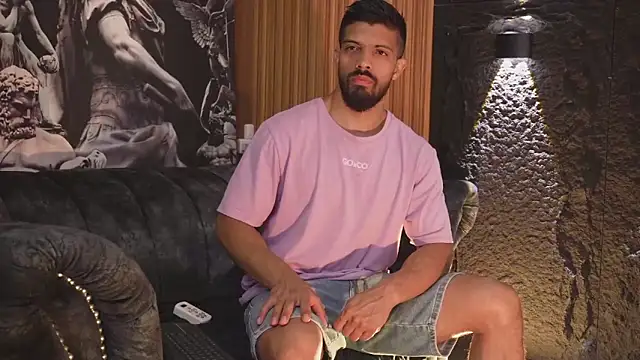 Snapshot of DannSaenz chatting on 11/03/25, 02:40 DannSaenz online show from 11/03/25, 02:40