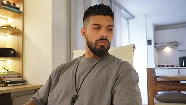 Snapshot of DannSaenz chatting on 11/10/25, 09:14 DannSaenz online show from 11/10/25, 09:14