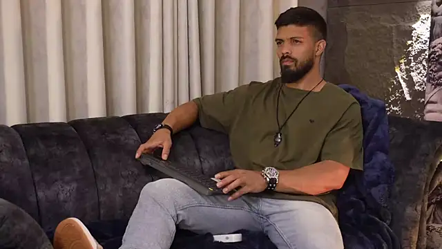 Snapshot of DannSaenz chatting on 11/15/25, 05:20 DannSaenz online show from 11/15/25, 05:20