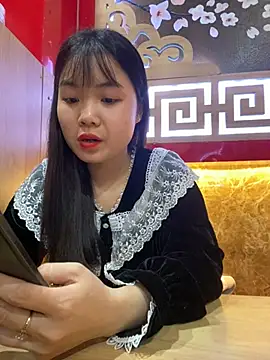 Snapshot of Maeve2k5 chatting on 03/13/25, 12:02 Maeve2k5 online show from 03/13/25, 12:02