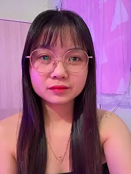 Snapshot of Maeve2k5 chatting on 11/22/25, 03:49 Maeve2k5 online show from 11/22/25, 03:49