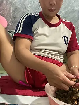 Linaannn online show from 10/13/25, 12:05